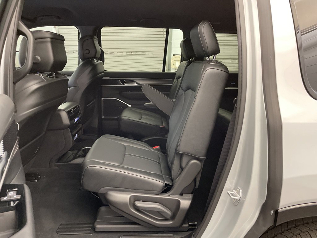 New 2026 Jeep Grand Wagoneer Limited AWD/4WD image 18