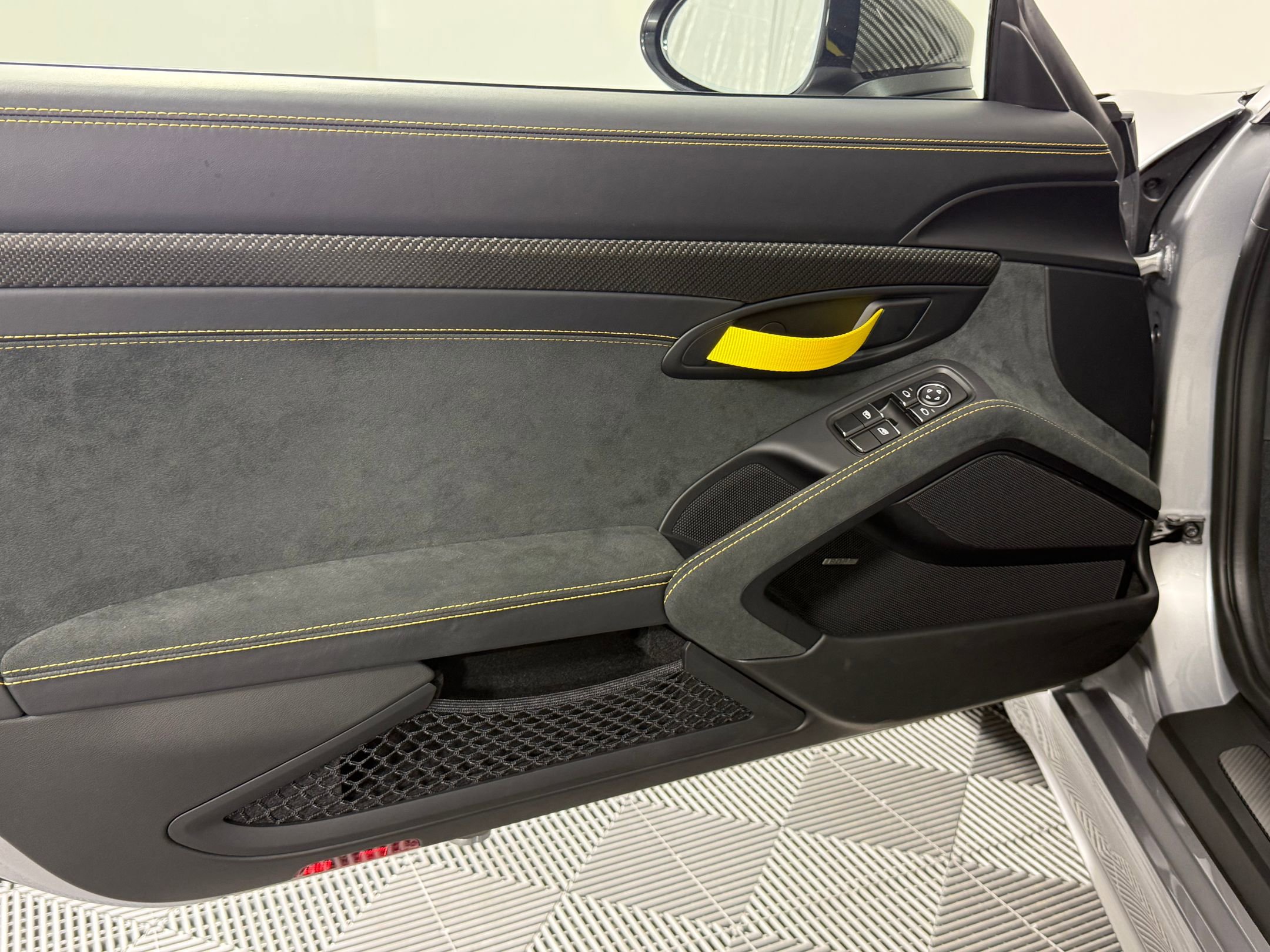 New 2025 Porsche 718 Cayman GT4 RS image 13