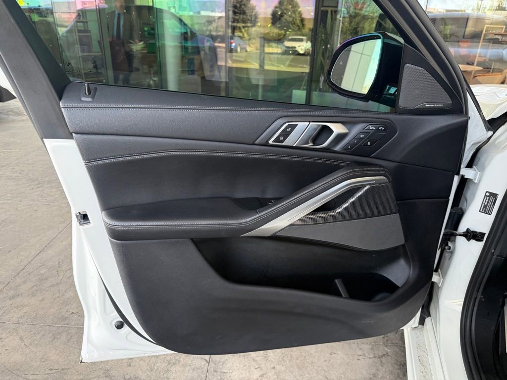 Used 2020 BMW X6 M50i w/ Premium Package image 9