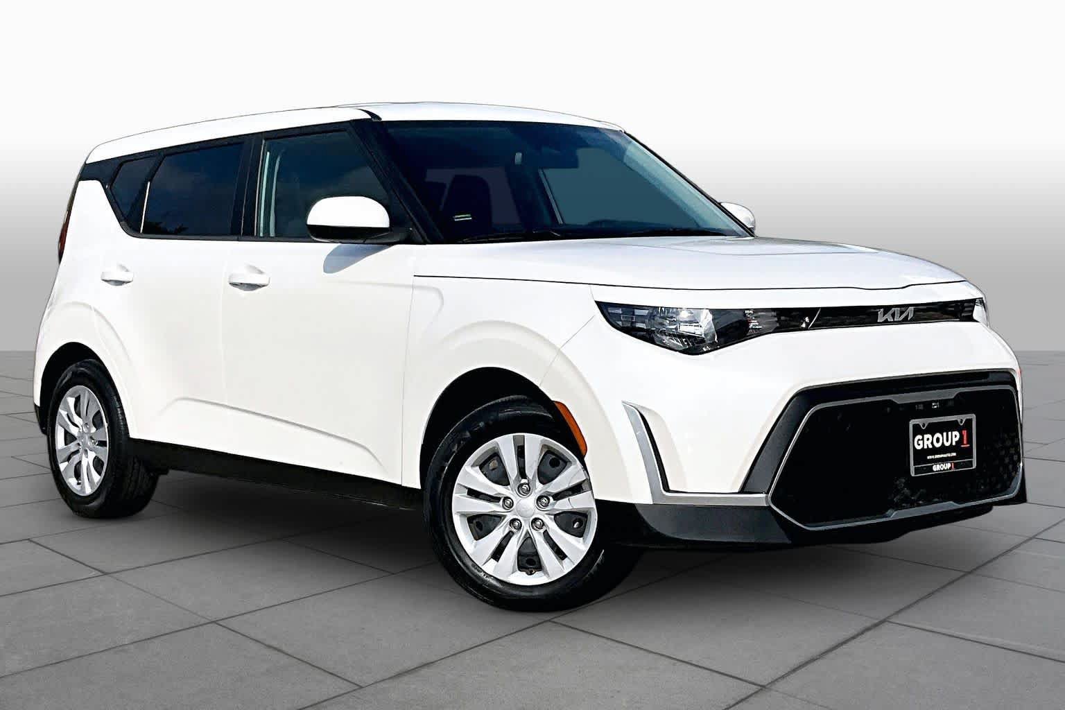 Used 2023 Kia Soul LX FWD image 3