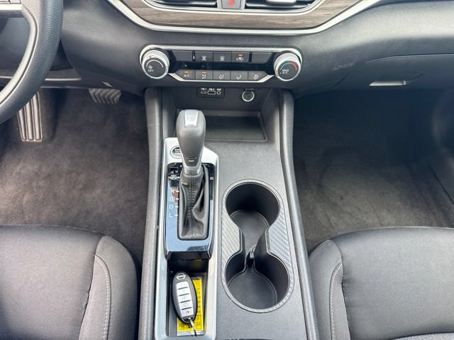 Used 2025 Nissan Altima 2.5 SV FWD image 11