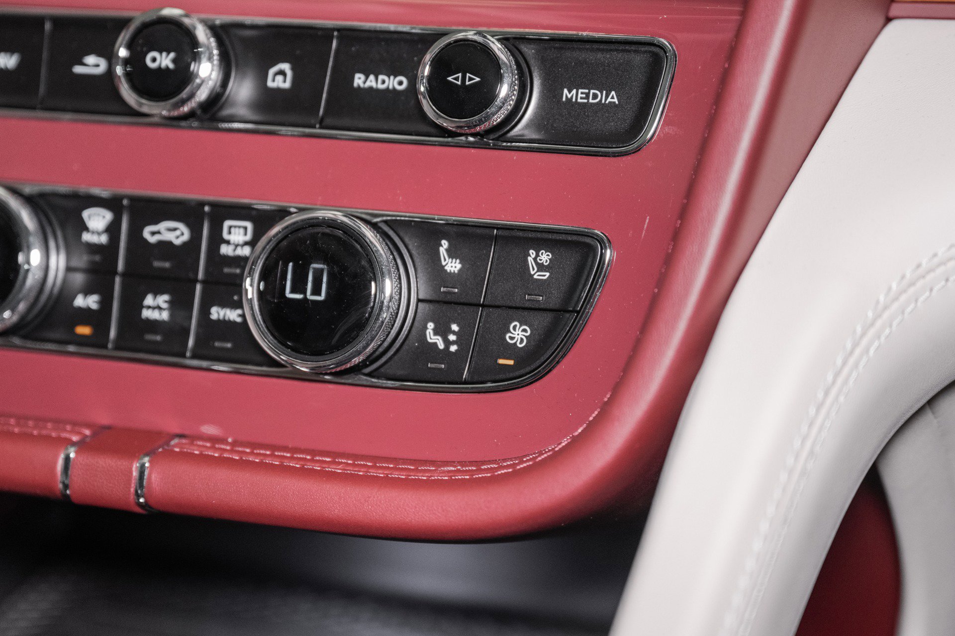 New 2025 Bentley Bentayga image 45