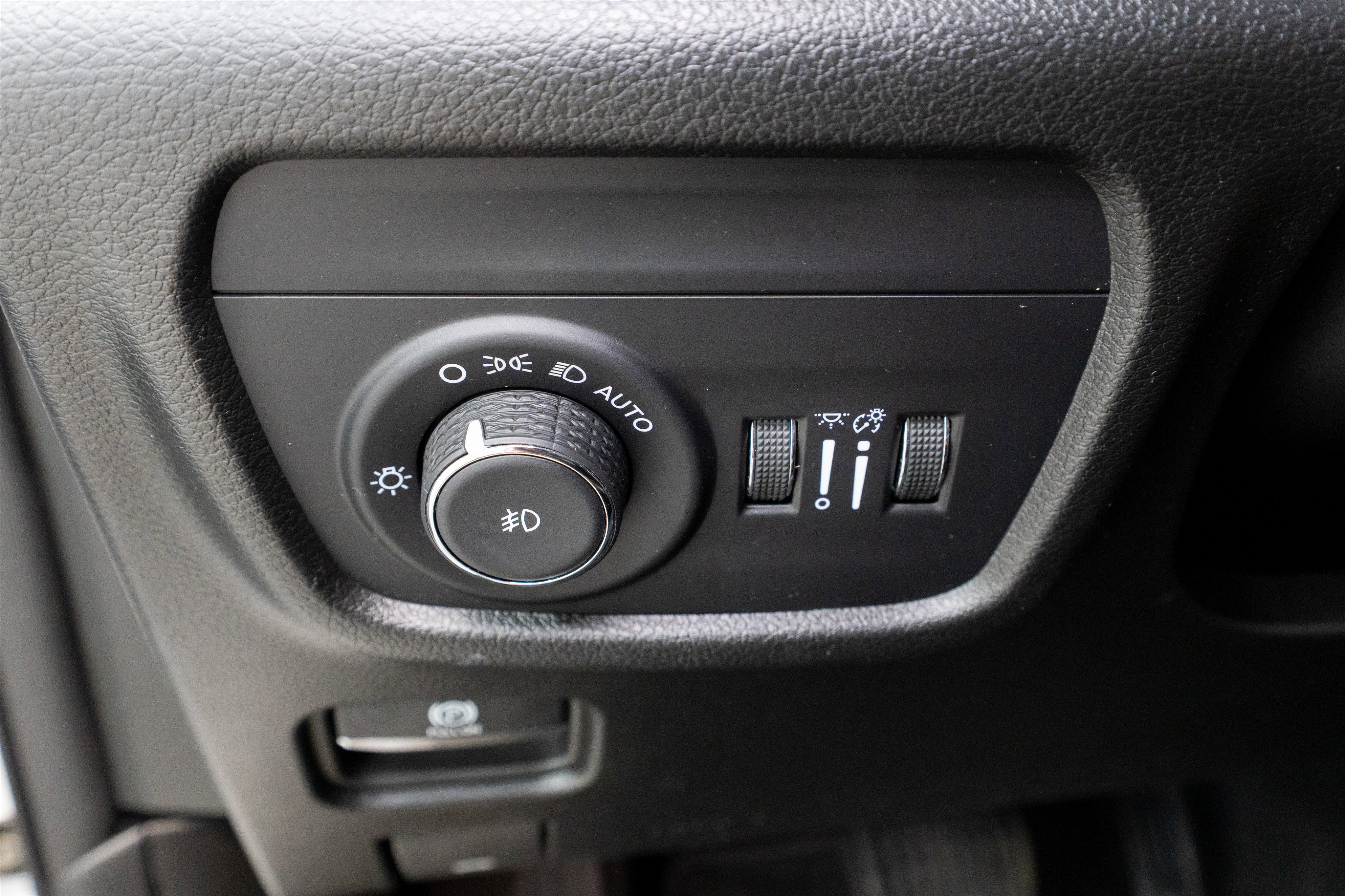 Used 2025 Jeep Grand Cherokee L Overland AWD/4WD image 33