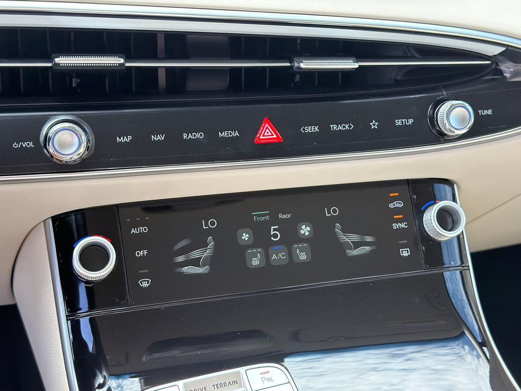 New 2027 Genesis GV70 2.5T AWD/4WD image 33