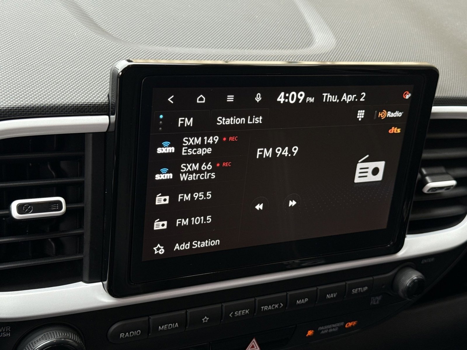 Certified 2024 Hyundai Venue Limited FWD image 18
