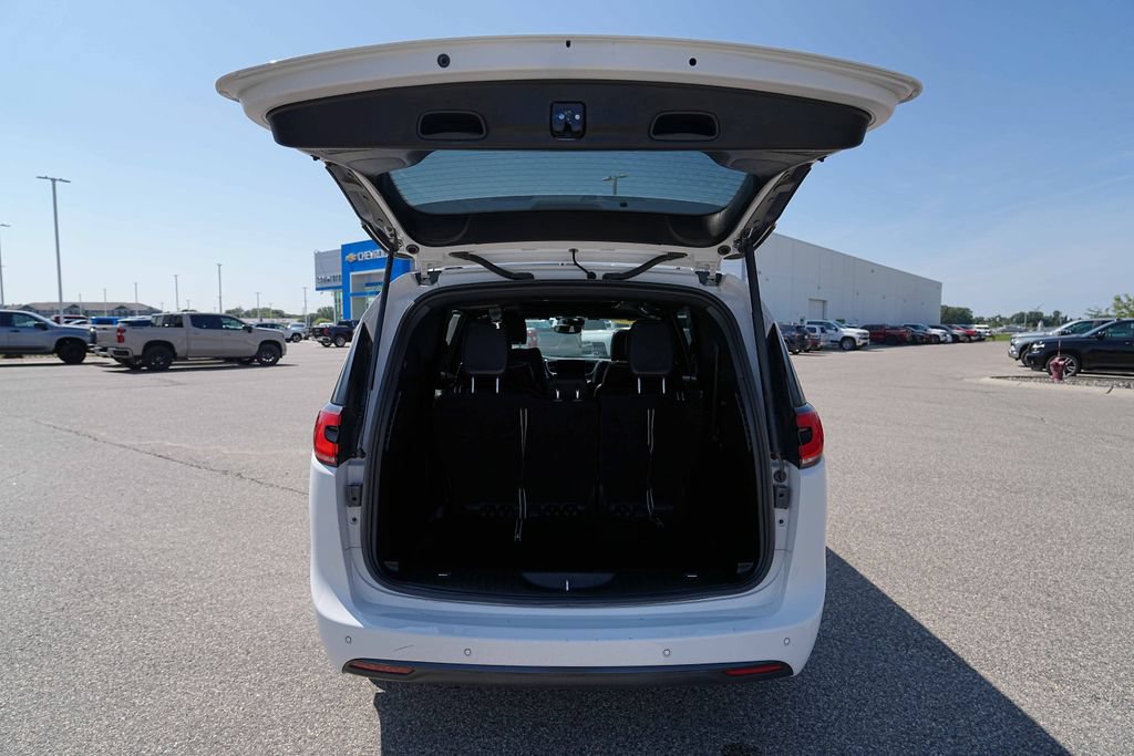Used 2025 Chrysler Pacifica Limited FWD image 14