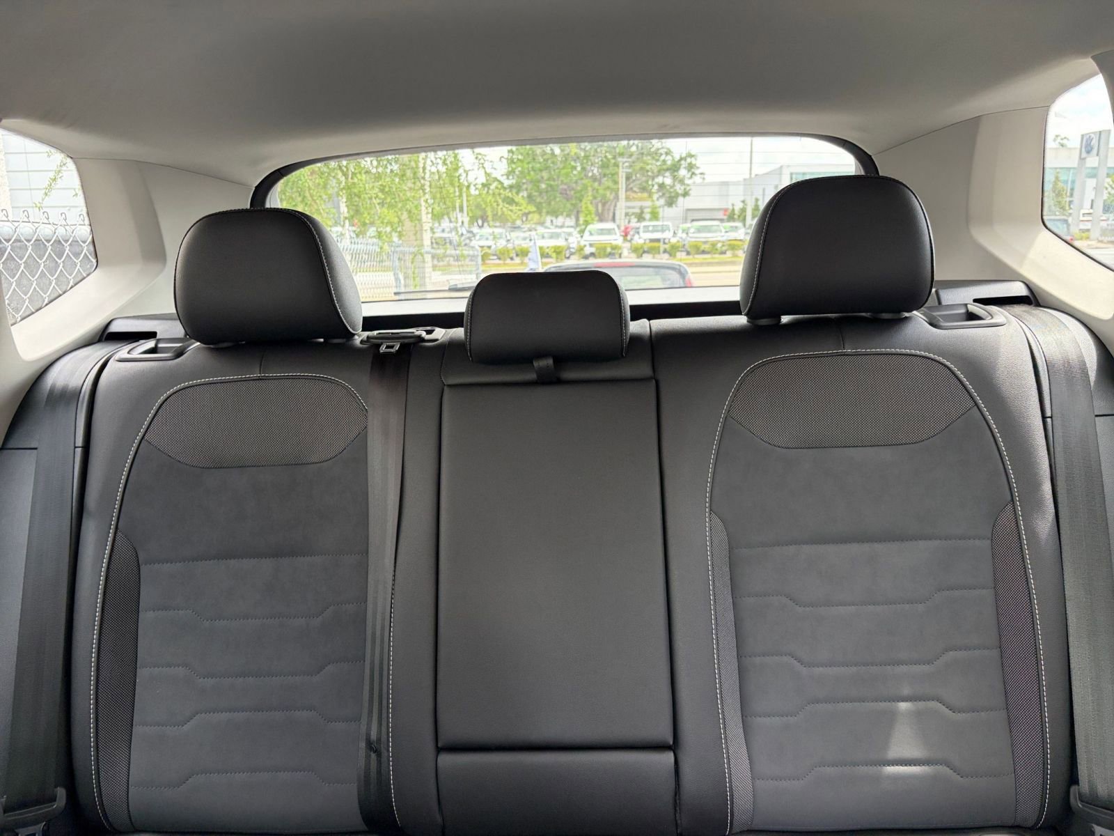 Used 2025 Volkswagen Taos SE FWD image 38