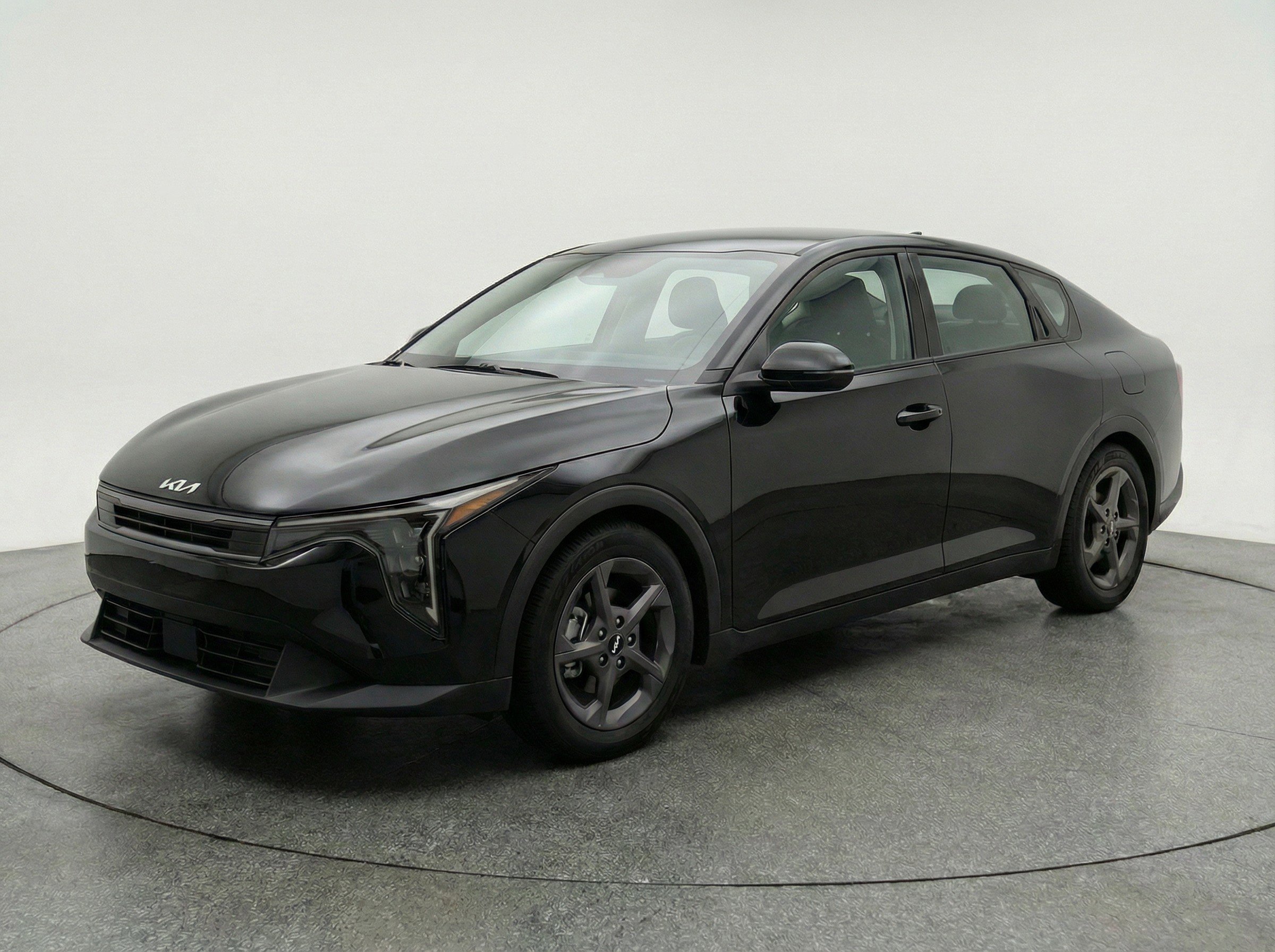 Used 2025 Kia K4 LXS image 3