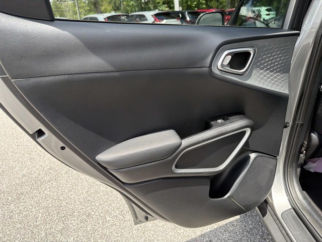Used 2025 Kia Soul LX w/ LX Technology Package FWD image 12
