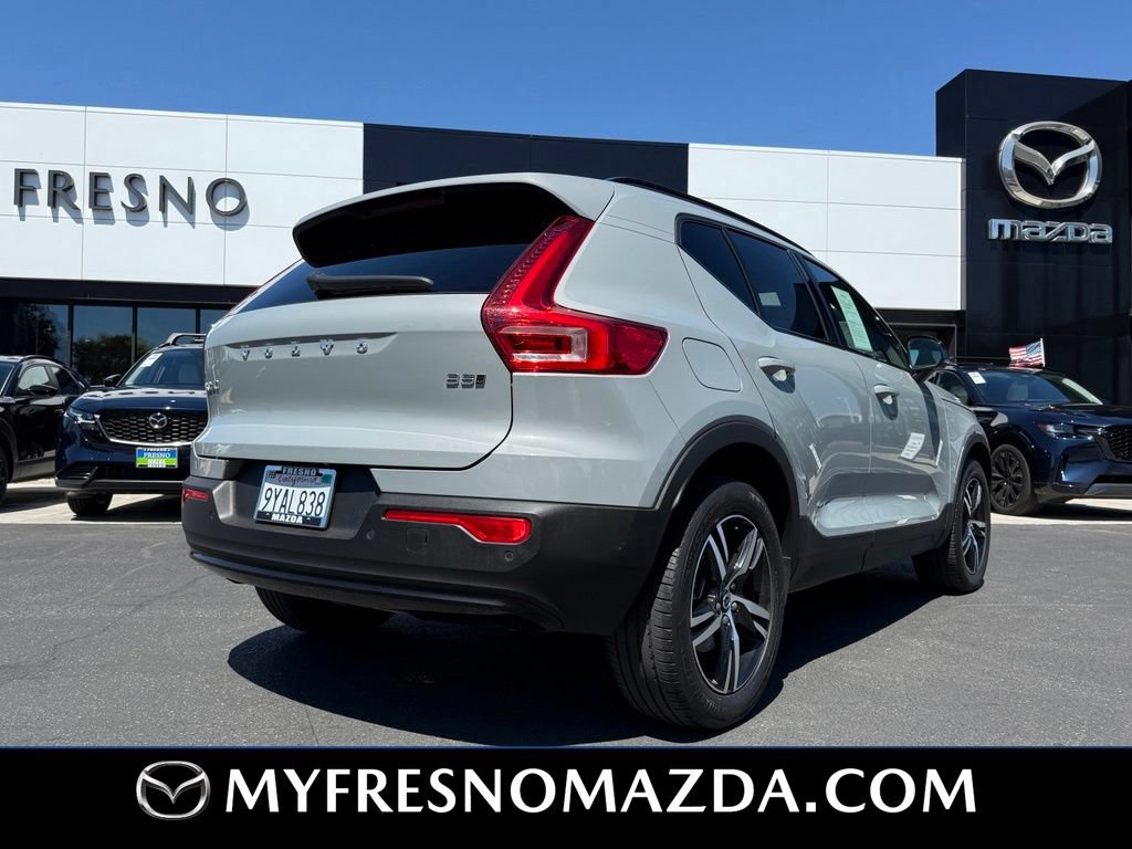 Used 2024 Volvo XC40 B5 Core AWD/4WD image 12