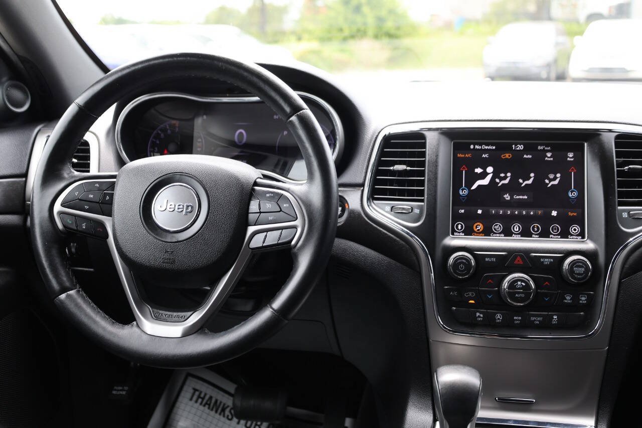 Used 2018 Jeep Grand Cherokee Altitude AWD/4WD image 23