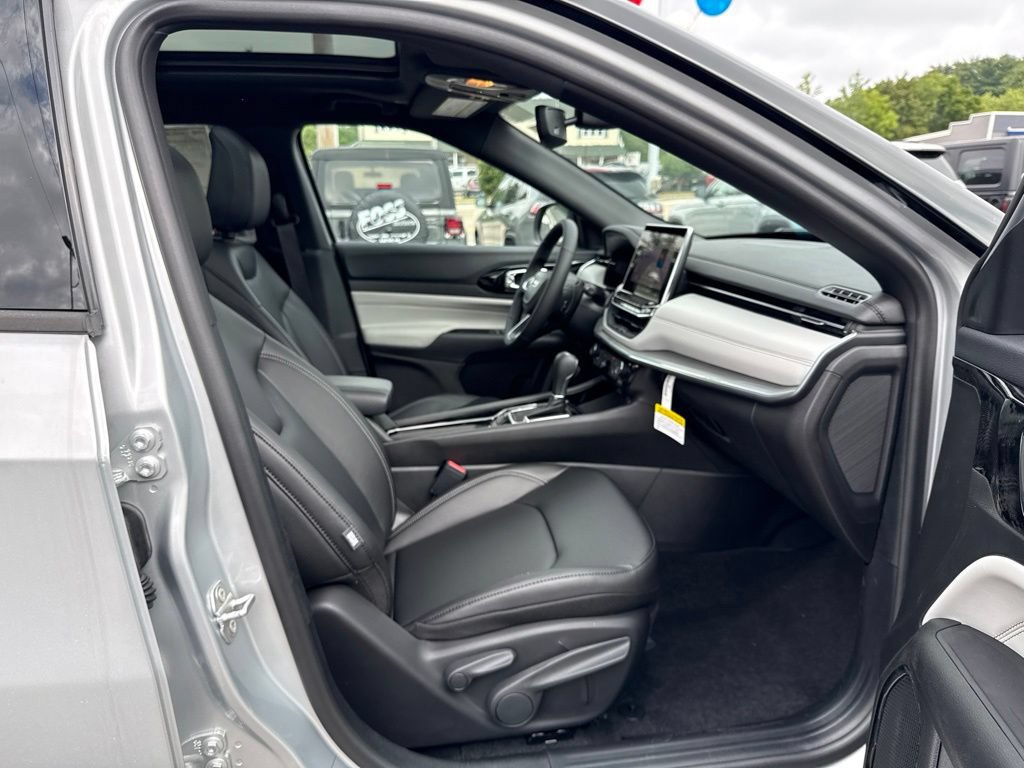 New 2026 Jeep Compass Limited w/ Sun, Sound & Navigation Group AWD/4WD image 28