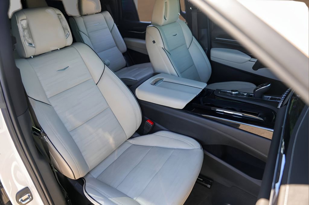 Certified 2023 Cadillac Escalade Sport w/ LPO, ONYX Package image 33