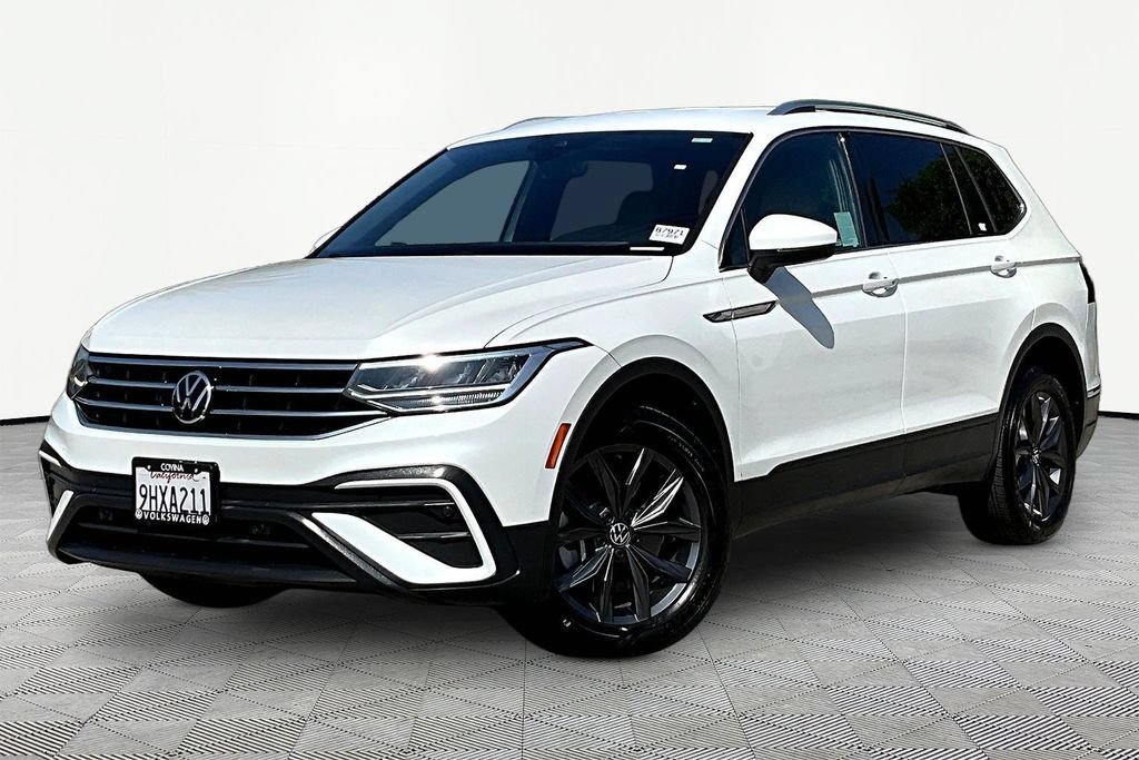 Used 2023 Volkswagen Tiguan SE FWD image 3