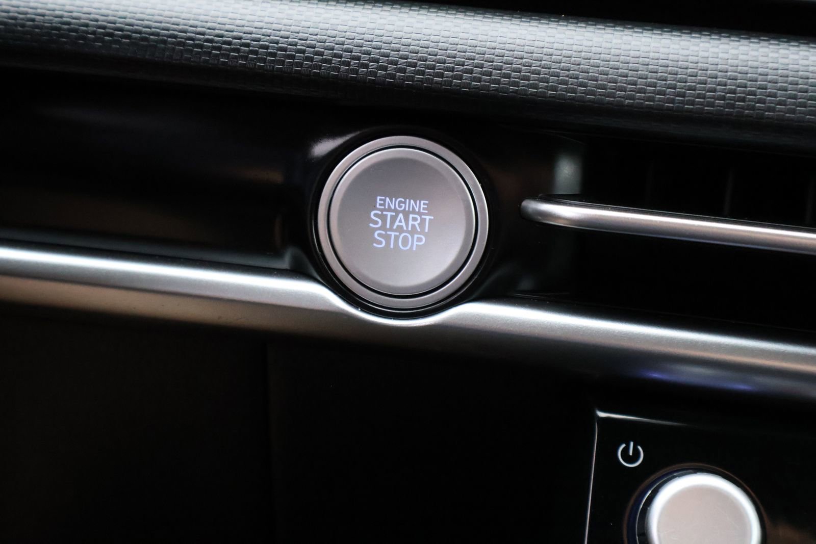 Used 2025 Hyundai Santa Cruz SEL FWD image 23