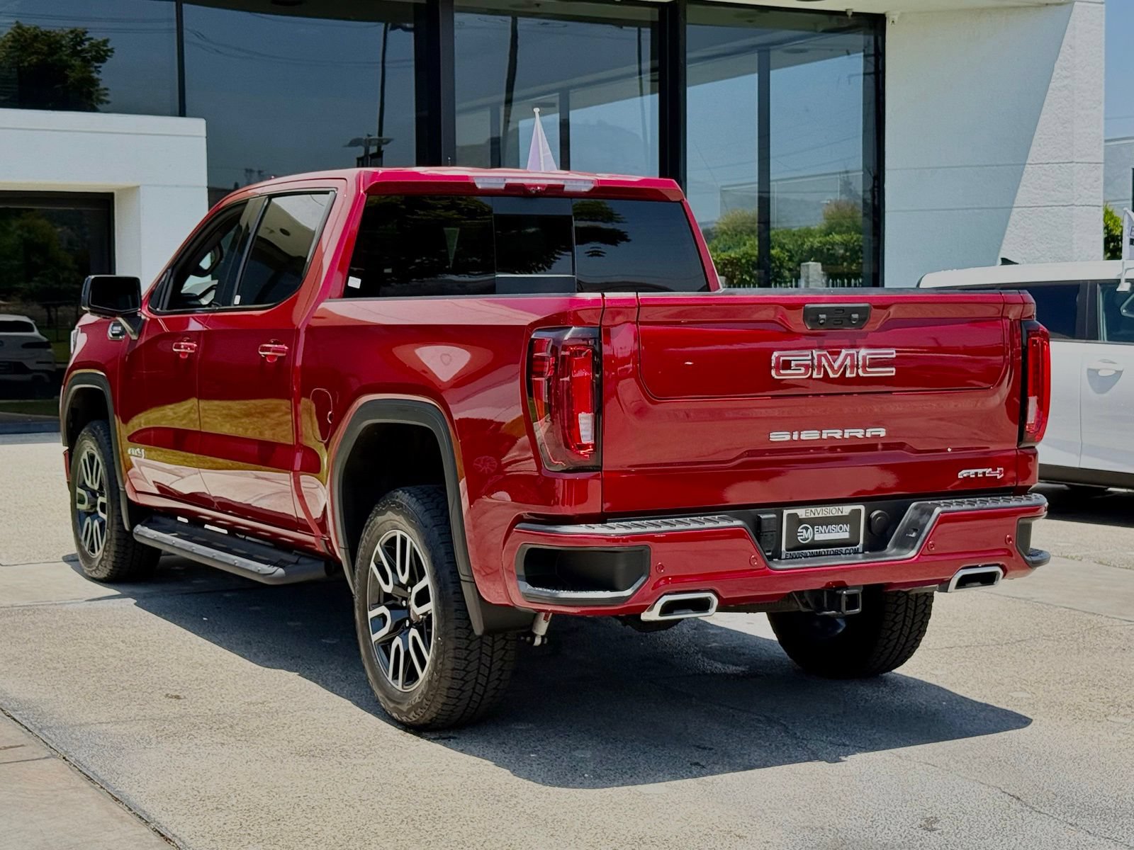Used 2025 GMC Sierra 1500 AT4 w/ Technology Package AWD/4WD image 10