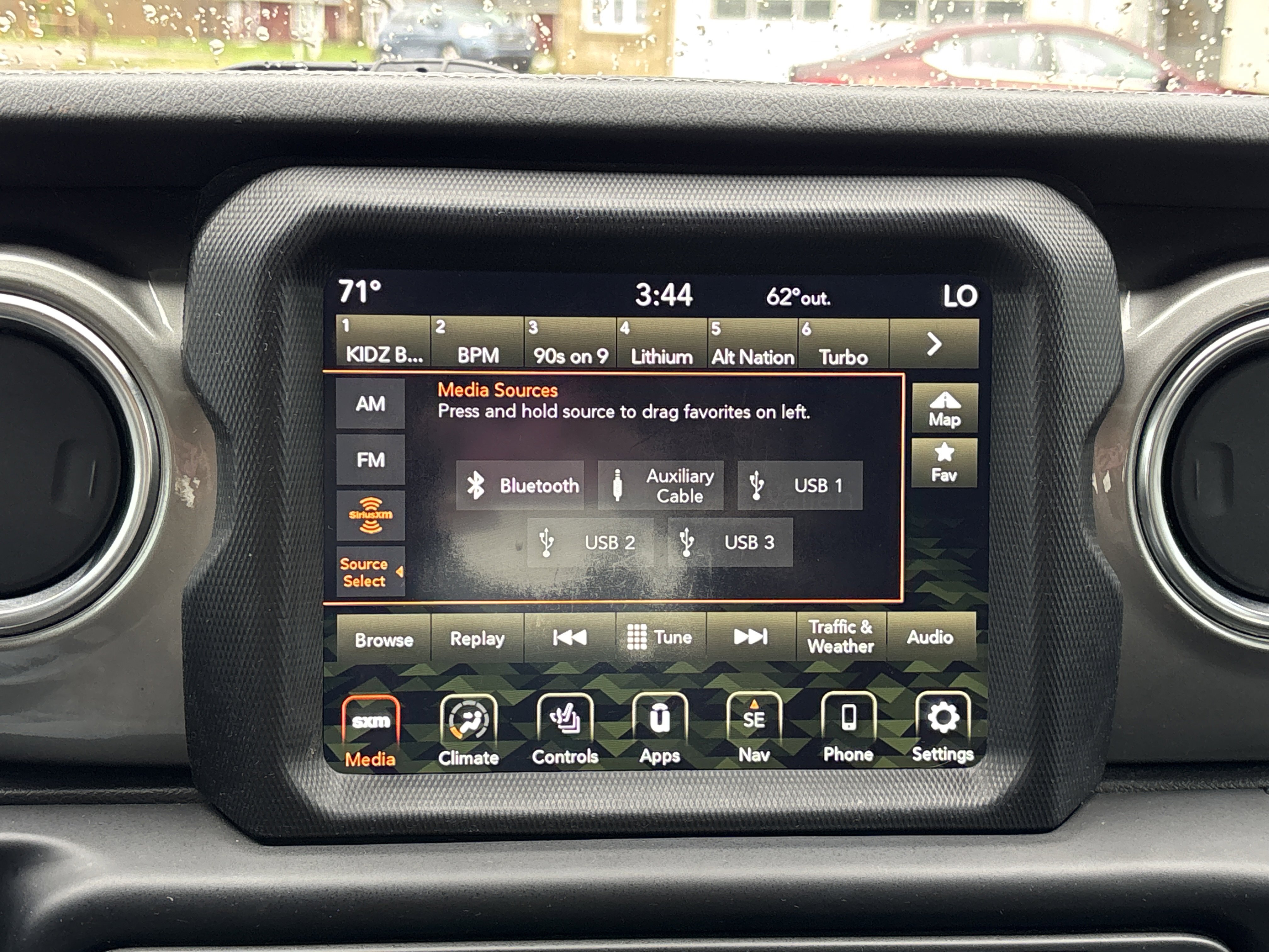 Used 2020 Jeep Wrangler Unlimited Sahara w/ Dual Top Group AWD/4WD image 17