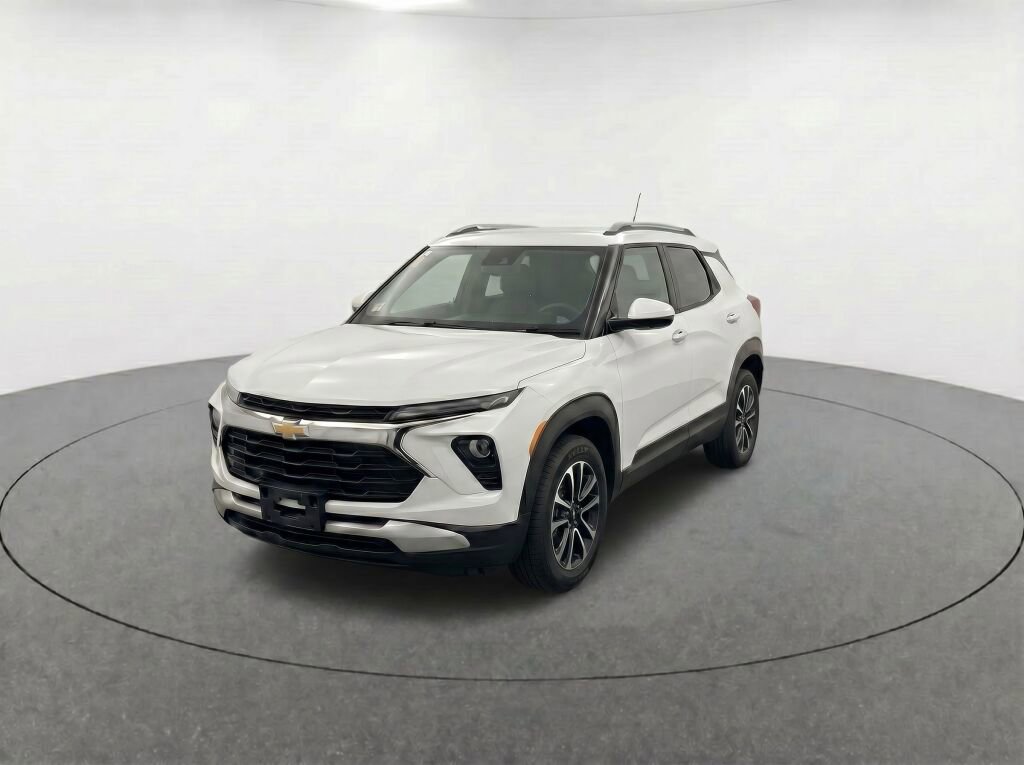 Used 2024 Chevrolet TrailBlazer LT FWD image 2
