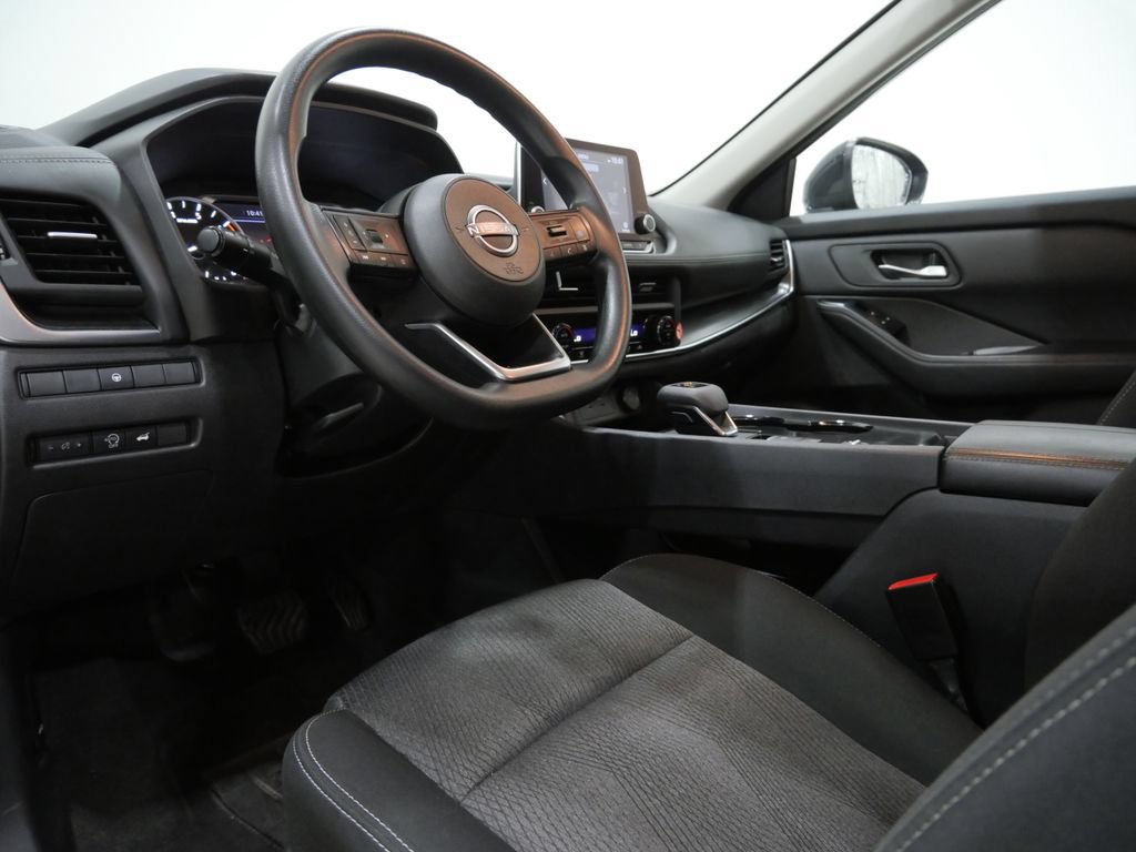 Used 2024 Nissan Rogue SV FWD image 10