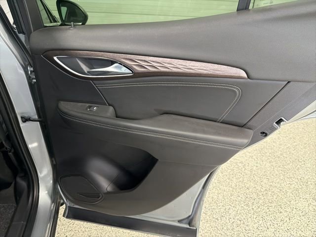 Used 2023 Buick Envision Avenir image 25