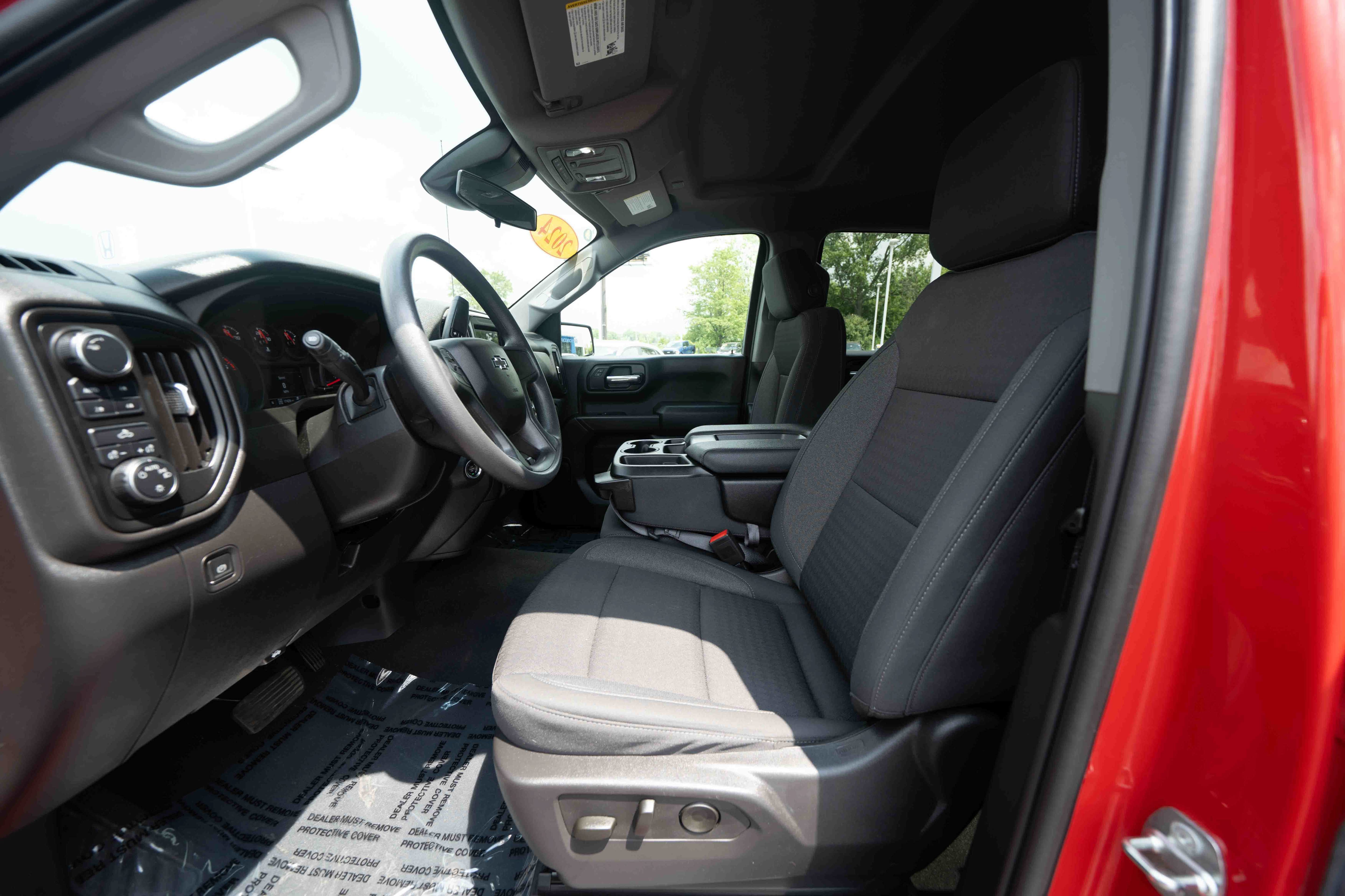 Used 2024 Chevrolet Silverado 1500 Custom Trail Boss w/ LPO, Dark Essentials Package AWD/4WD image 9