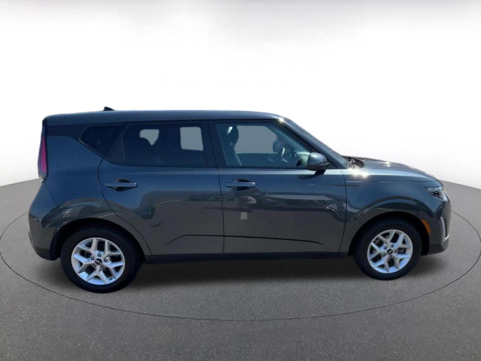 Used 2025 Kia Soul LX w/ LX Technology Package FWD image 16