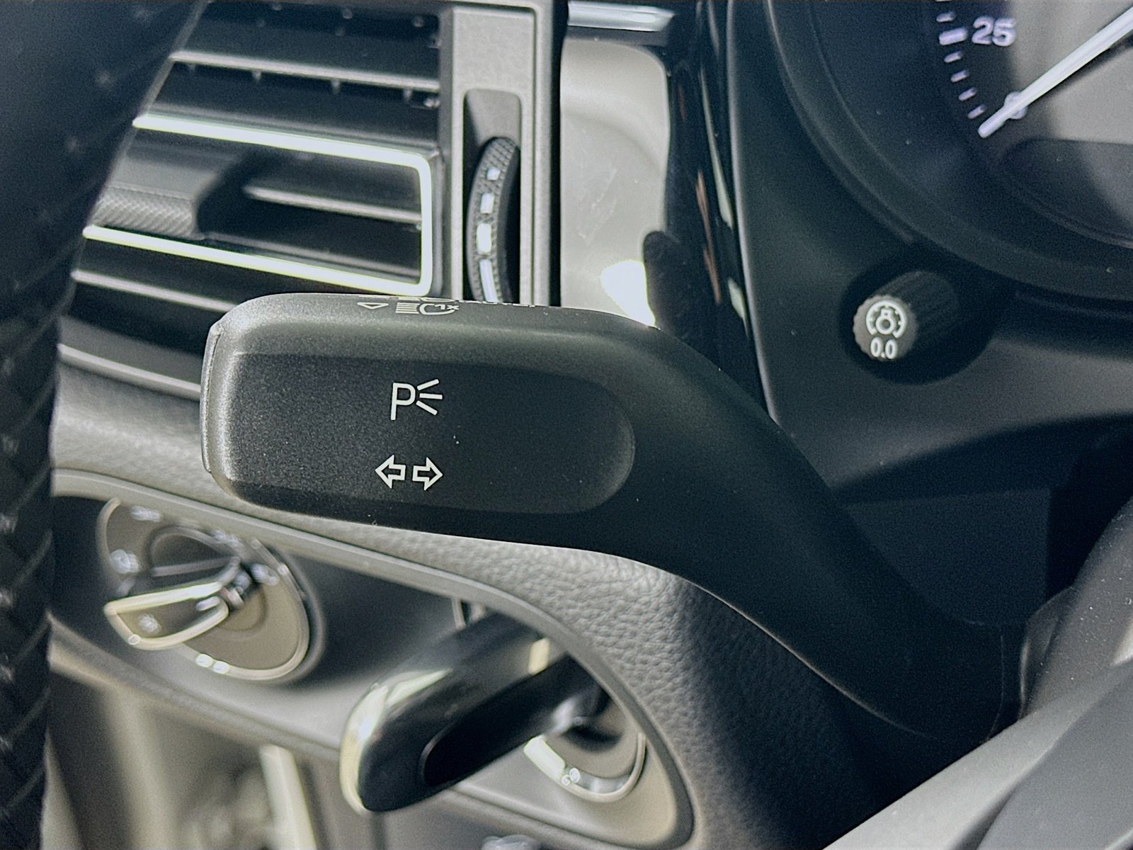 New 2026 Porsche Macan Turbo AWD/4WD image 20