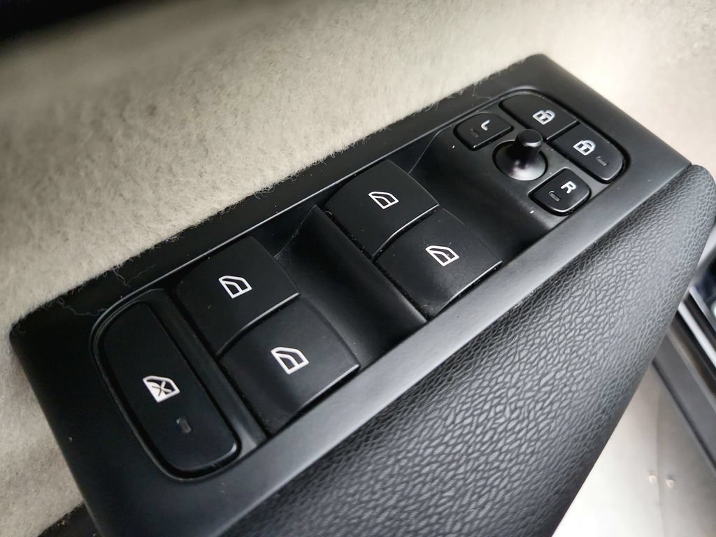 Used 2023 Volvo XC40 B5 Plus AWD/4WD image 26