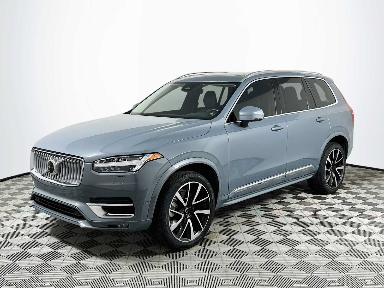 Used 2023 Volvo XC90 B5 Plus w/ Protection Package Premier AWD/4WD image 3