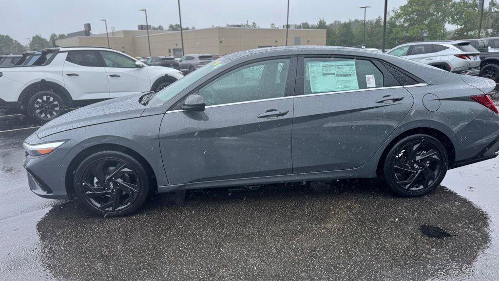 New 2026 Hyundai Elantra SEL Sport Premium FWD image 4