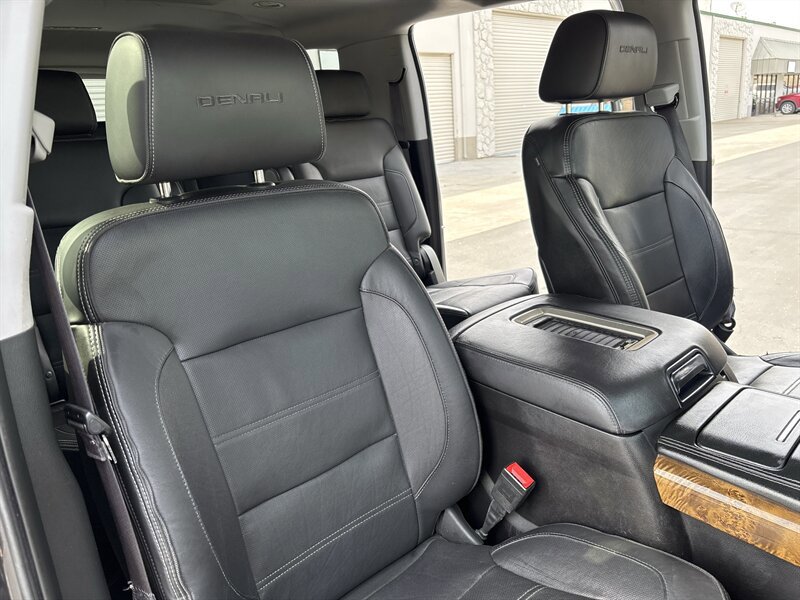 Used 2015 GMC Yukon XL Denali w/ Premium Package AWD/4WD image 39