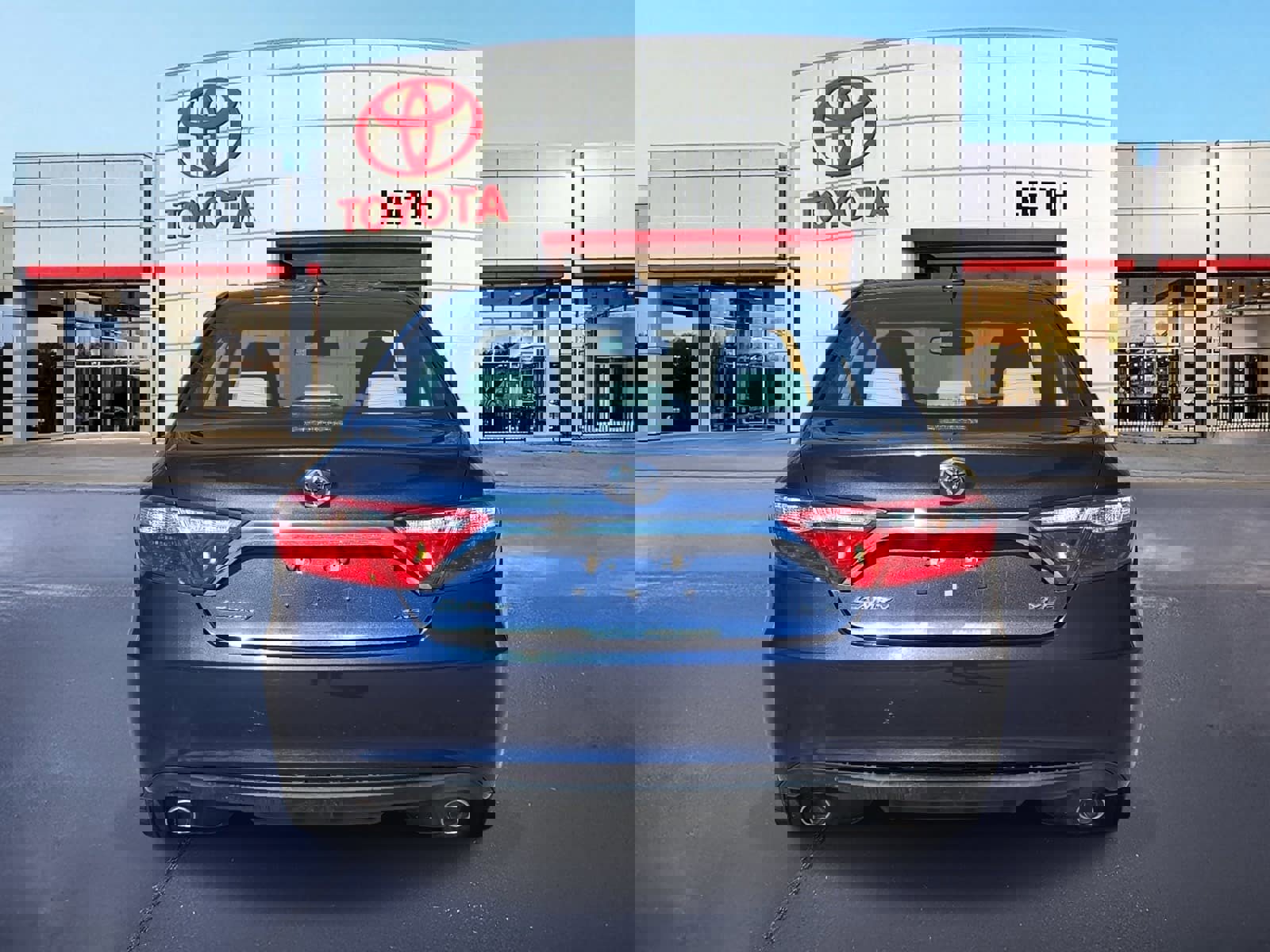 Used 2015 Toyota Camry XLE w/ Advanced Technology Package image 6