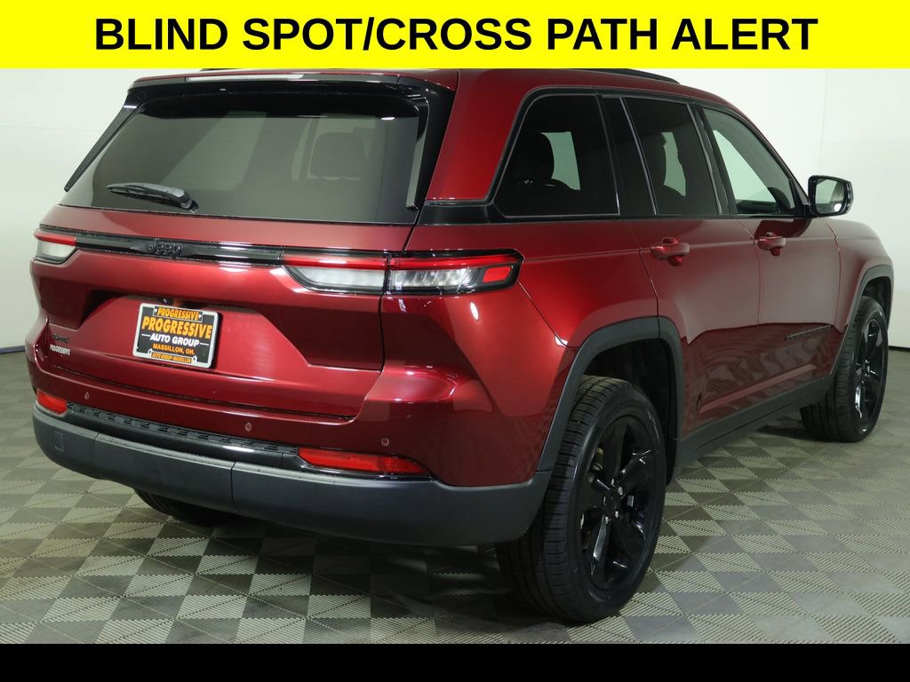 Used 2023 Jeep Grand Cherokee Altitude AWD/4WD image 11