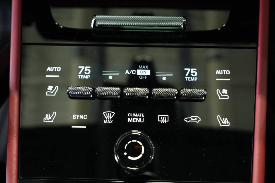 Certified 2025 Porsche Cayenne image 22