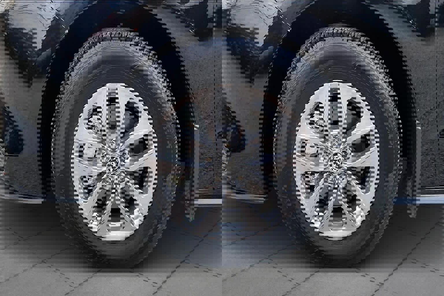 Used 2025 Toyota Sienna LE w/ LE Plus Package image 11