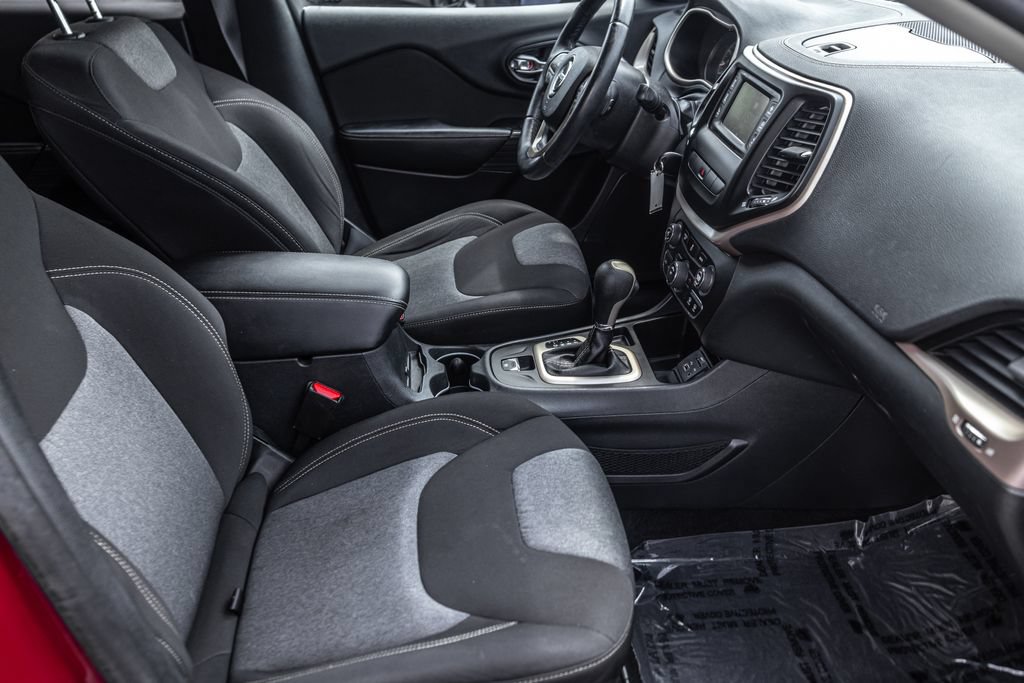 Used 2014 Jeep Cherokee Latitude FWD image 31