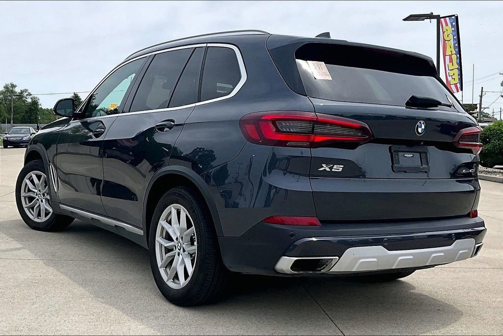 Used 2021 BMW X5 xDrive40i w/ Premium Package AWD/4WD image 4