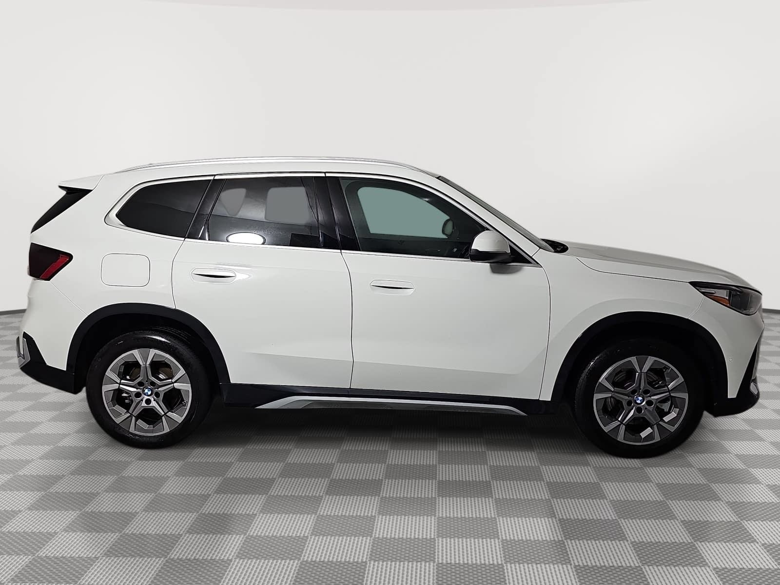 Used 2026 BMW X1 xDrive28i AWD/4WD image 9