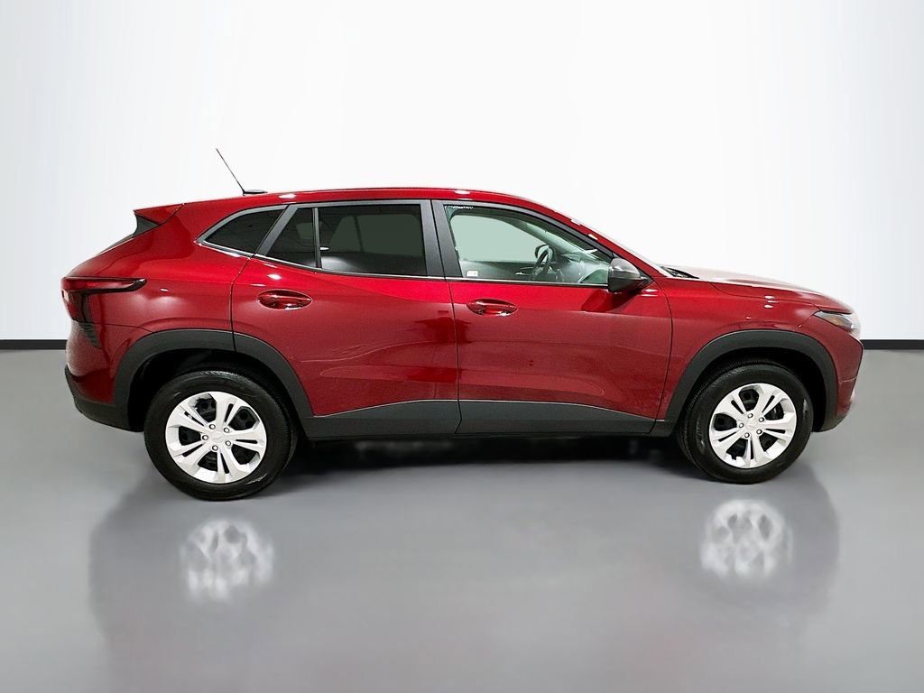 Used 2025 Chevrolet Trax LS image 8