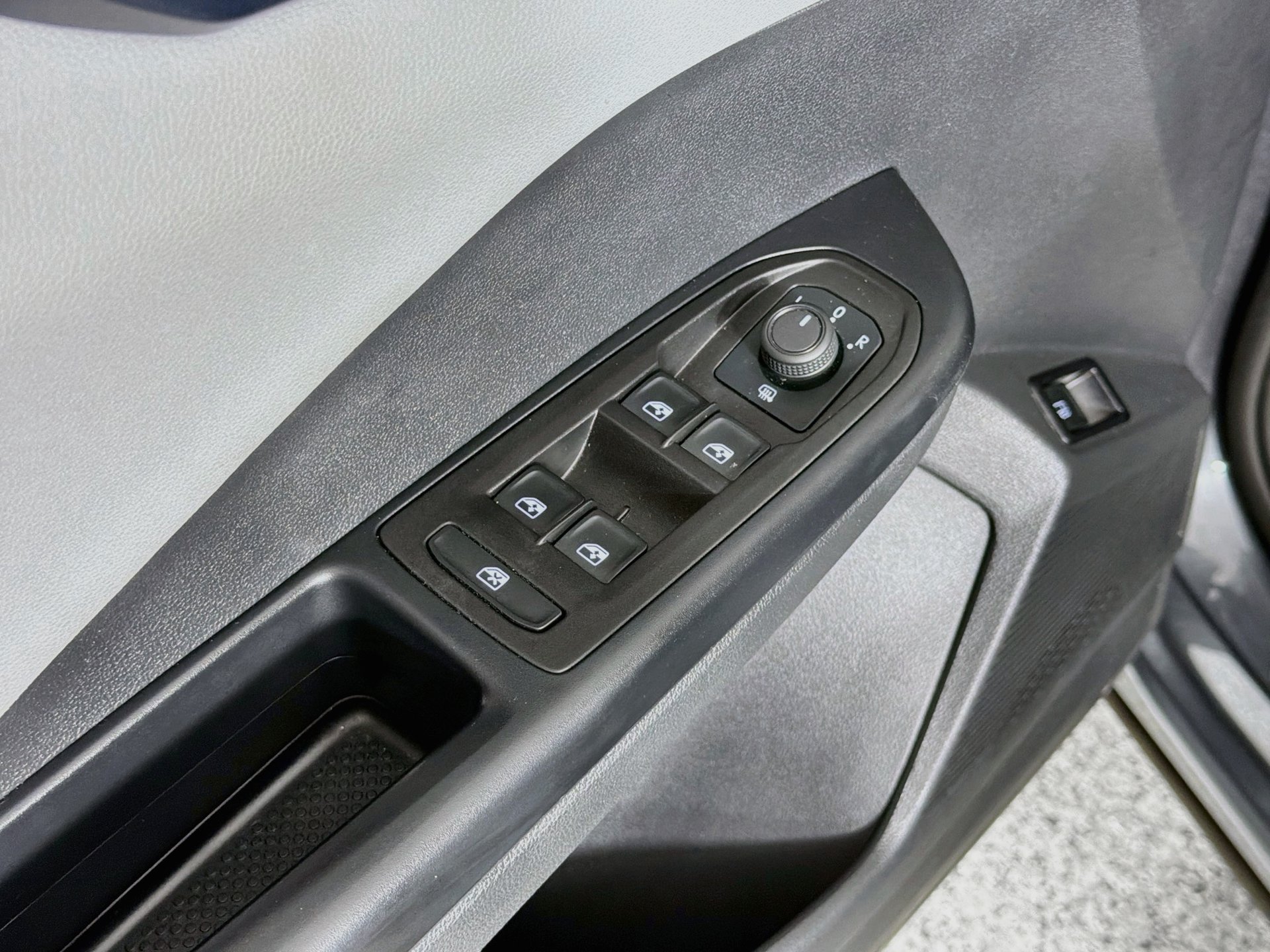 Used 2023 Volkswagen Taos SE FWD image 17