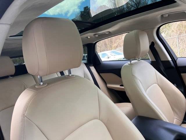 Used 2019 Jaguar F-PACE Premium image 40