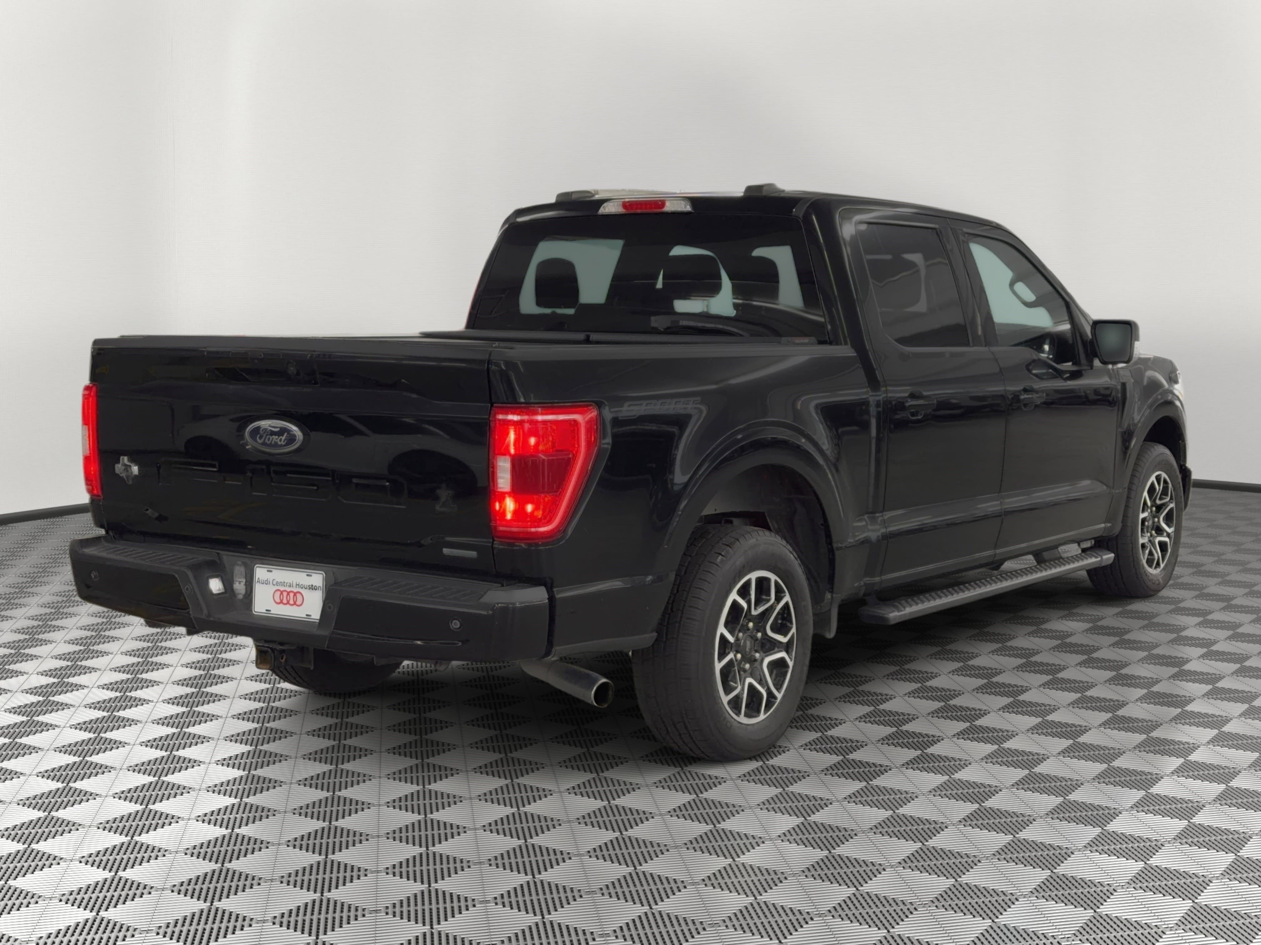 Used 2021 Ford F150 XLT w/ Equipment Group 302A High RWD image 9