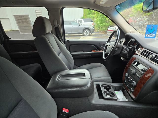 Used 2009 Chevrolet Avalanche LT w/ Convenience Package #1 AWD/4WD image 4