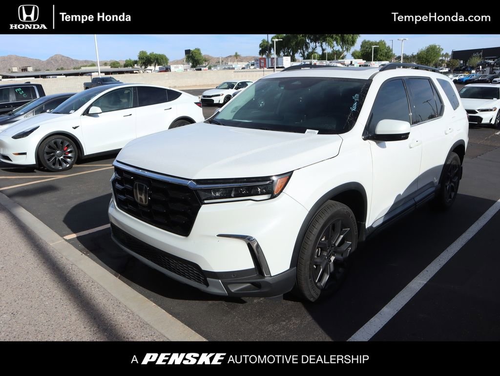 Certified 2024 Honda Pilot Touring image 1