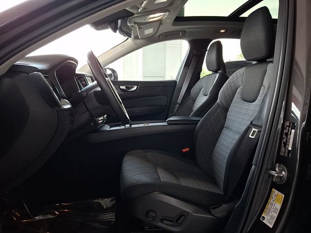 Used 2022 Volvo XC60 B5 Momentum AWD/4WD image 13