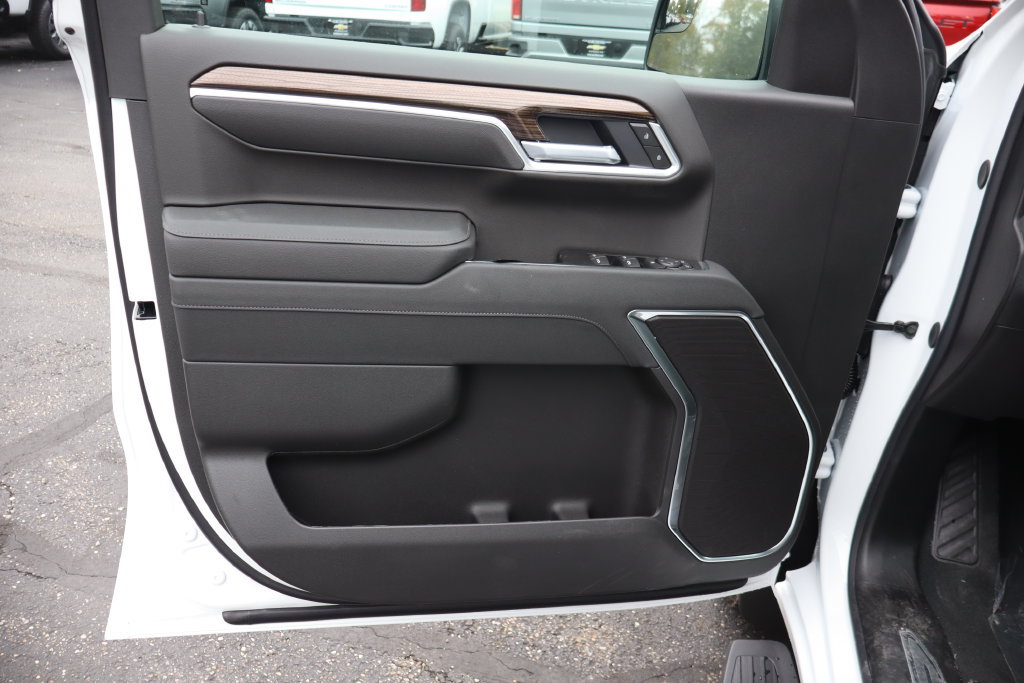 New 2026 Chevrolet Silverado 1500 LT w/ Z71 Off-Road Package AWD/4WD image 4