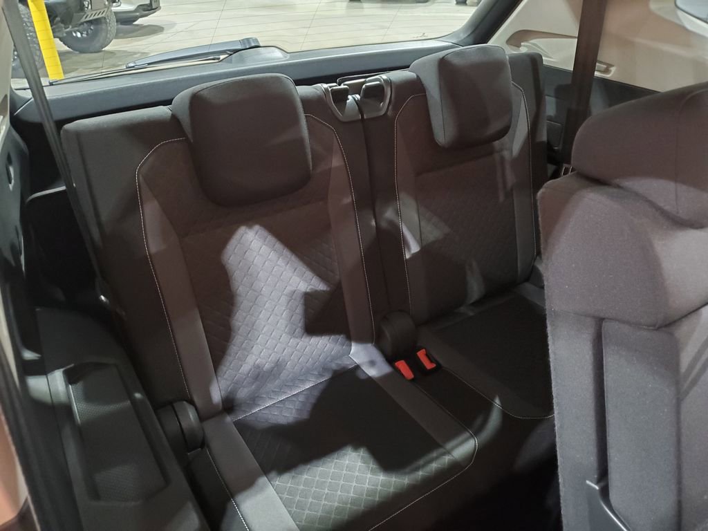 Used 2021 Volkswagen Tiguan S image 43