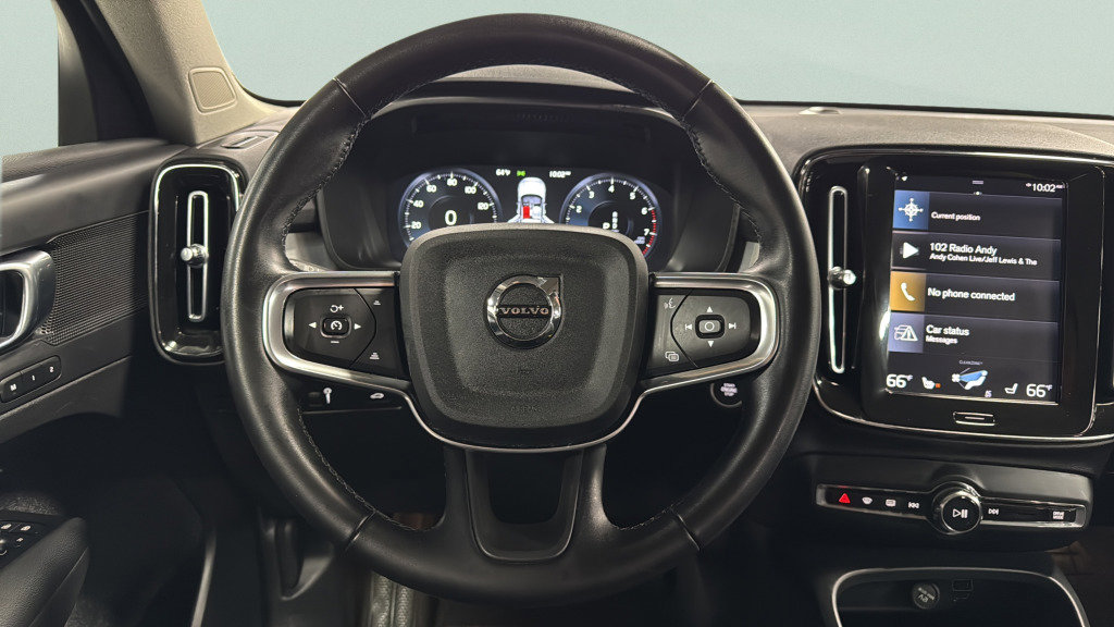 Used 2022 Volvo XC40 T5 Momentum image 24
