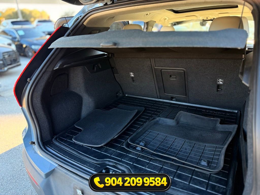 Used 2020 Volvo XC40 T5 Momentum w/ Protection Package Premier image 28