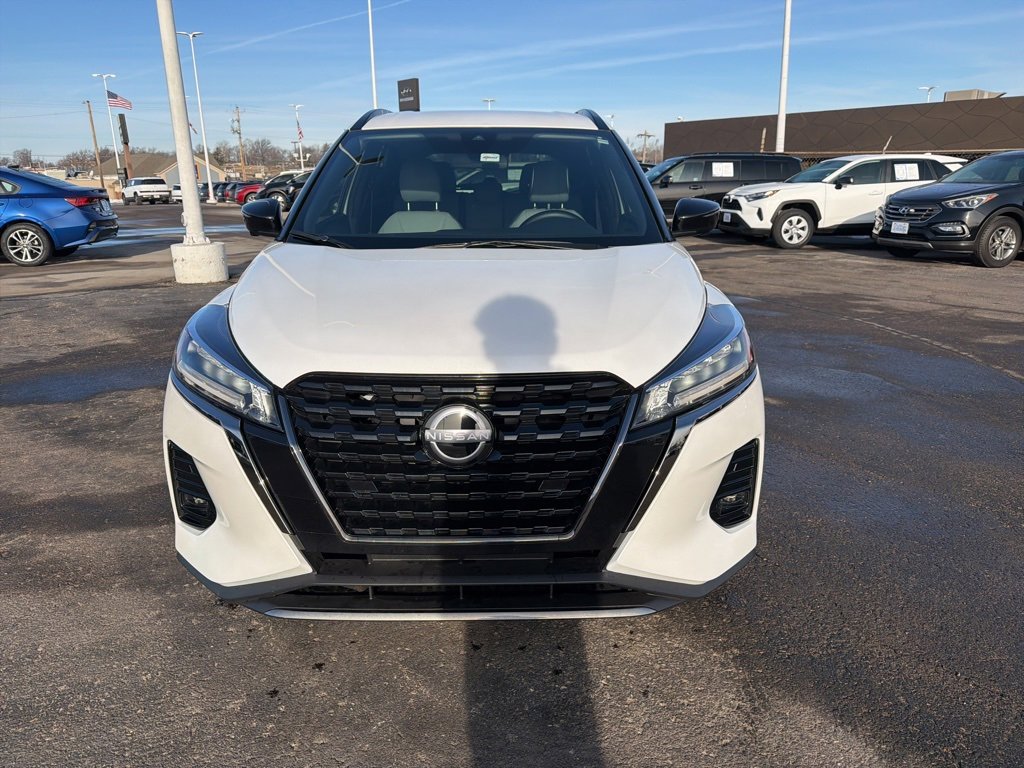Used 2024 Nissan Kicks SR w/ SR Premium Package image 2